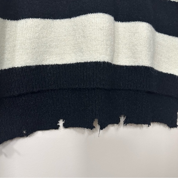 Lyla & Luxe wool blend striped white and black distressed edge sweater size S - Picture 3 of 13